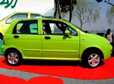 Chery S11 QQ. Вид сбоку. Цвет Apple Green (Зеленое яблоко)