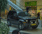 Jeep Cherokee. Год выпуска: 2005. Пробег: 67 000 км. Цвет: черный. Цена: 790 000руб. Объем двигателя 2.4, 150л.с., 5-ти ст. механич. коробка, подключаемый полный привод, пониженная передача, маршрутный компьютер, салон велюр, заводская тонировка, электрические стеклоподъёмники, подушки безопасности. Доп. оборудование: сигнализация с автозапуском, кенгурин и пороги из нержавейки COBRA, противотуманки, СГУ, литые диски, зимняя и летняя резина.