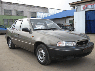 Daewoo Nexia. Цена: 180000руб. Кузов: седан, год выпуска: 2001, двигатель: 1,5i, пробег: 58000км., КПП: механическая, цвет: зелёный металлик, привод: передний, салон: стандартный.Доп. оборудование: сигнализация, центральный замок, магнитола. акустика, 2 электрических стеклопод. Подогрев сидений, механическая противоугонная система.Один хозяин, отличное состояние.