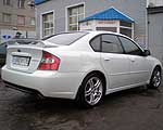 Subaru Legacy,Объем двигателя 3.0i DOHC, 245л.с., АКПП, ц.з., АБС, ГУР, электрические стеклопод., электрические зеркала с подогревом, климат-контроль, круиз-контроль, подогрев сидений и щёток стеклоочистителя, подушки безопасности, электрическая регулировка передних сидений, электрический люк, Противотуманные фары, литые диски R18, двойная система выхлопа, алюминиевый капот, навигационная система.Доп. оборудование: ксенон, спойлер, аудио система, аксессуары, зимняя резина.
